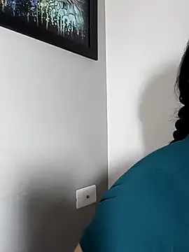 PumaShyXD – webcam model profile photo Image 2