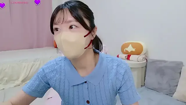 R-bonbon – webcam model profile photo Image 10