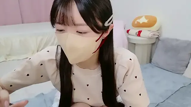 R-bonbon – webcam model profile photo Image 15