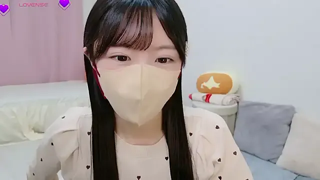 R-bonbon – webcam model profile photo Image 9