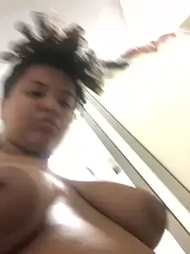 Runarunapi – webcam model profile photo Image 11