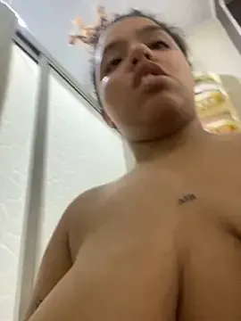 Runarunapi – webcam model profile photo Image 5