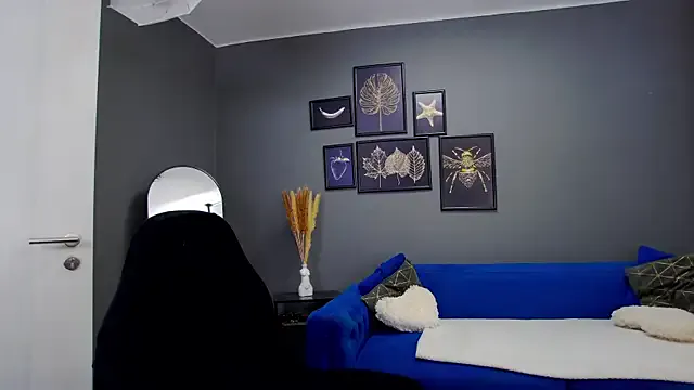 Selen-S – webcam model profile photo Image 16