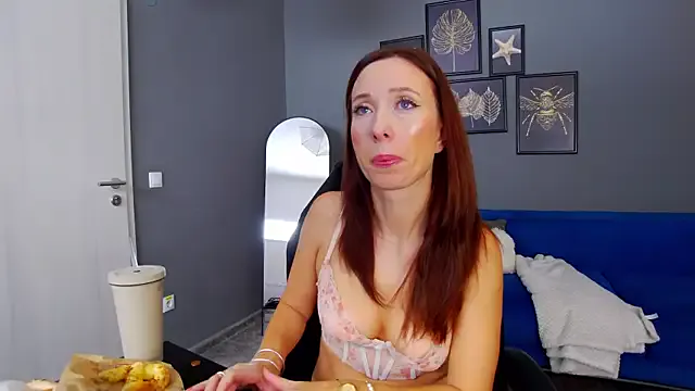 Selen-S – webcam model profile photo Image 19