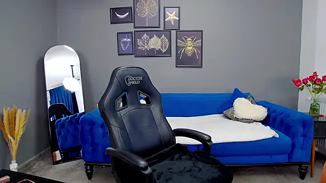 Selen-S – webcam model profile photo Image 2