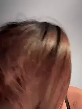 caylin – webcam model profile photo Image 14