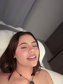 caylin – webcam model profile photo Image 4