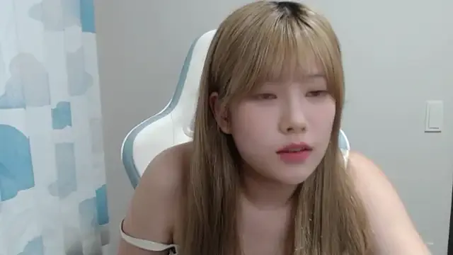 OIivia – webcam model profile photo Image 7