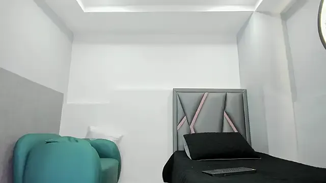 Runarunapi – webcam model profile photo Image 7