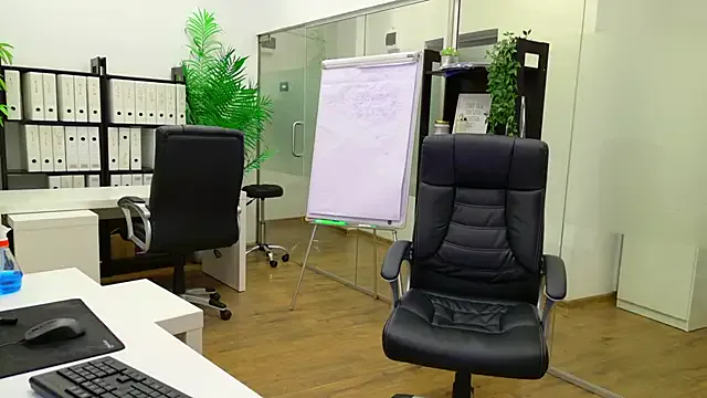 GennaJames – webcam model profile photo Image 18