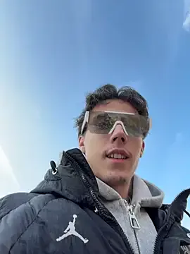 alibi_room – webcam model profile photo Image 14