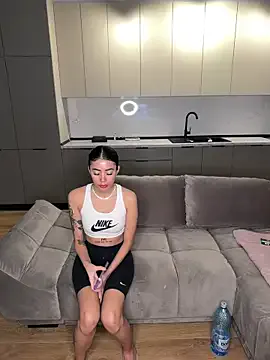 alibi_room – webcam model profile photo Image 18