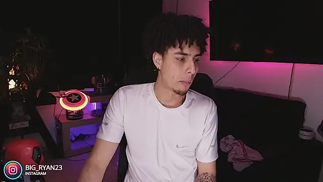 Runarunapi – webcam model profile photo Image 4