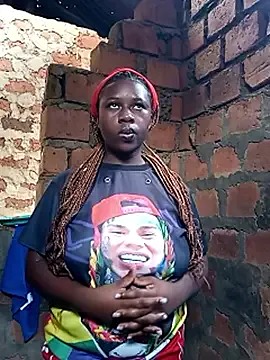 roachan_ – webcam model profile photo Image 17