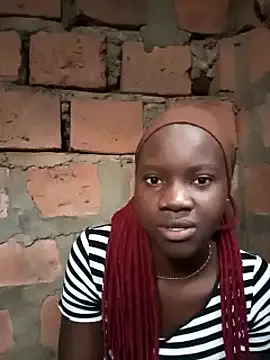 roachan_ – webcam model profile photo Image 8