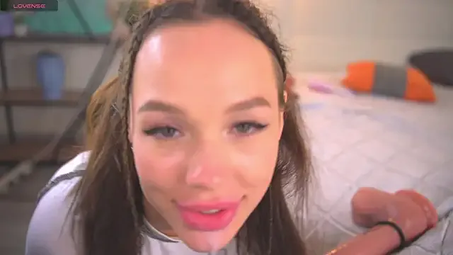 emyii – webcam model profile photo Image 3