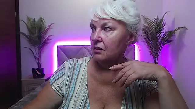 Penelopehot_83 – webcam model profile photo Image 11