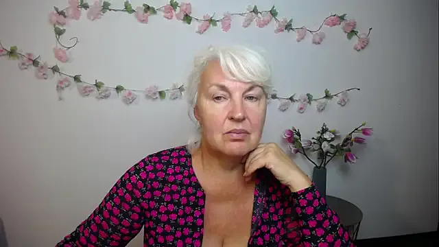 Penelopehot_83 – webcam model profile photo Image 16