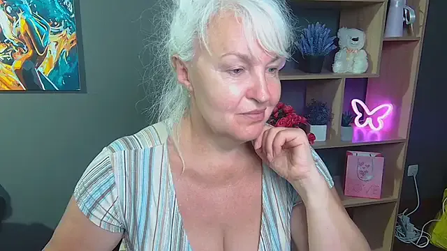 Penelopehot_83 – webcam model profile photo Image 5