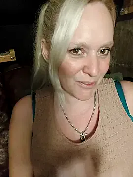 NANA_7 – webcam model profile photo Image 18