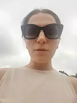 Risky_Workouts – webcam model profile photo Image 4