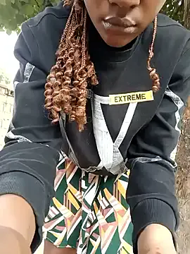 Draculona-666 – webcam model profile photo Image 10