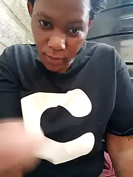 Draculona-666 – webcam model profile photo Image 3