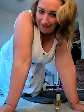 onlykira – webcam model profile photo Image 15