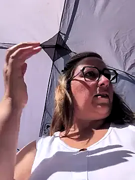 onlykira – webcam model profile photo Image 4