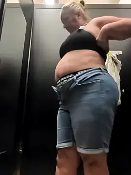 onlykira – webcam model profile photo Image 6