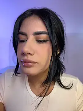 IORio2 – webcam model profile photo Image 4