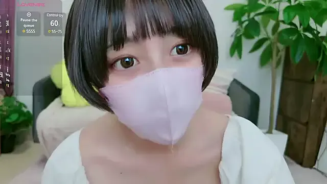 emyii – webcam model profile photo Image 5