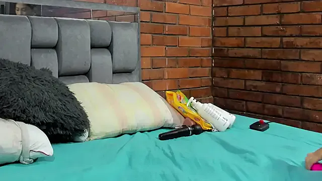 mia_hank – webcam model profile photo Image 2