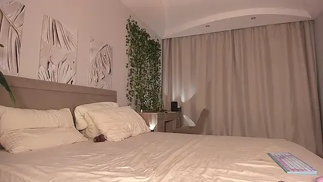 creambaby1 – webcam model profile photo Image 13