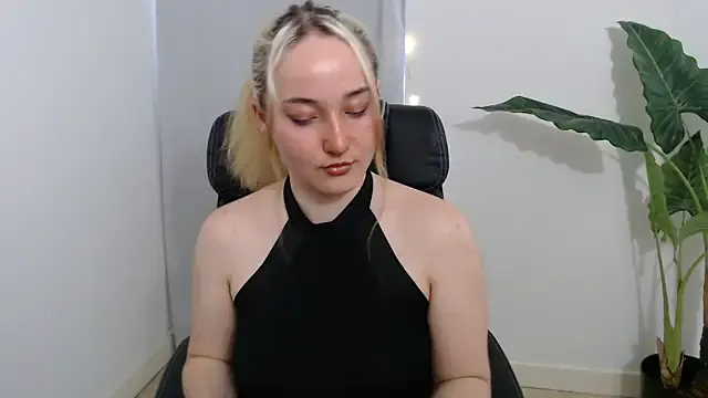 bunnyblondy – webcam model profile photo Image 10