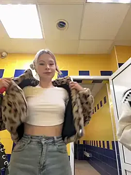 heyskylar – webcam model profile photo Image 10