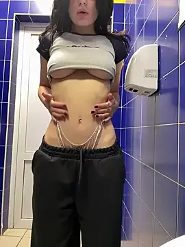 heyskylar – webcam model profile photo Image 13