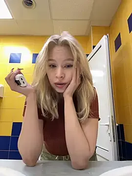 heyskylar – webcam model profile photo Image 16