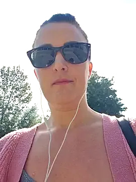 RollingGirls – webcam model profile photo Image 18