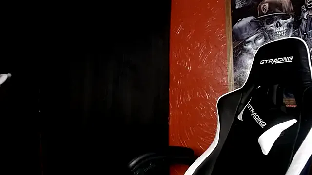 PumaShyXD – webcam model profile photo Image 2