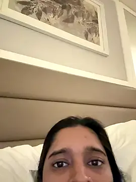 emyii – webcam model profile photo Image 3