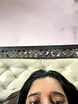 emyii – webcam model profile photo Image 4