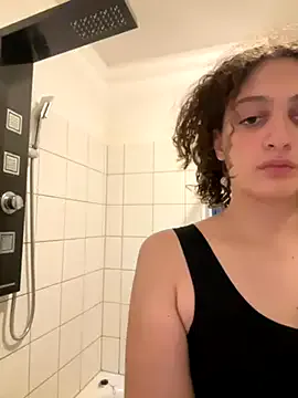 onlykira – webcam model profile photo Image 7