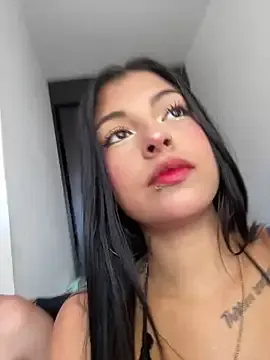 babyaylin – webcam model profile photo Image 4