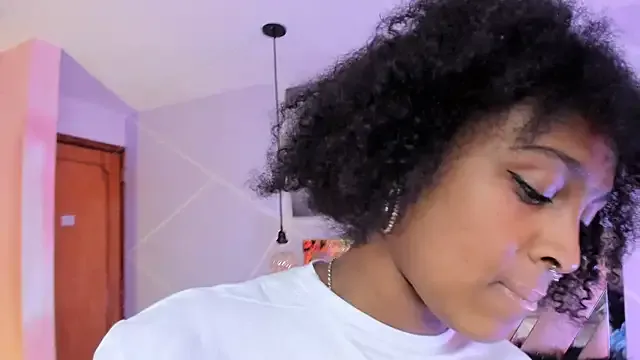 bunnyblondy – webcam model profile photo Image 3