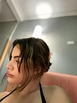 caylin – webcam model profile photo Image 8