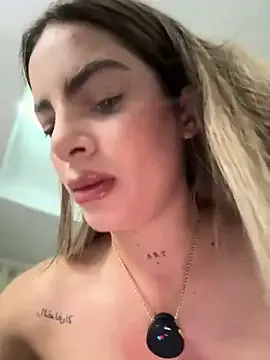 caylin – webcam model profile photo Image 9