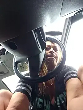 babyaylin – webcam model profile photo Image 9