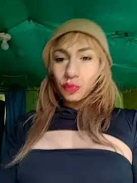 yourbirdy – webcam model profile photo Image 2