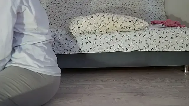 sarina7s – webcam model profile photo Image 2